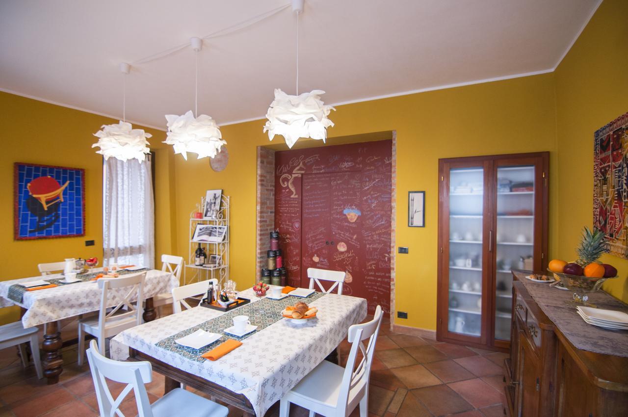 Casa Asso Di Coppe B&B Alba  Buitenkant foto