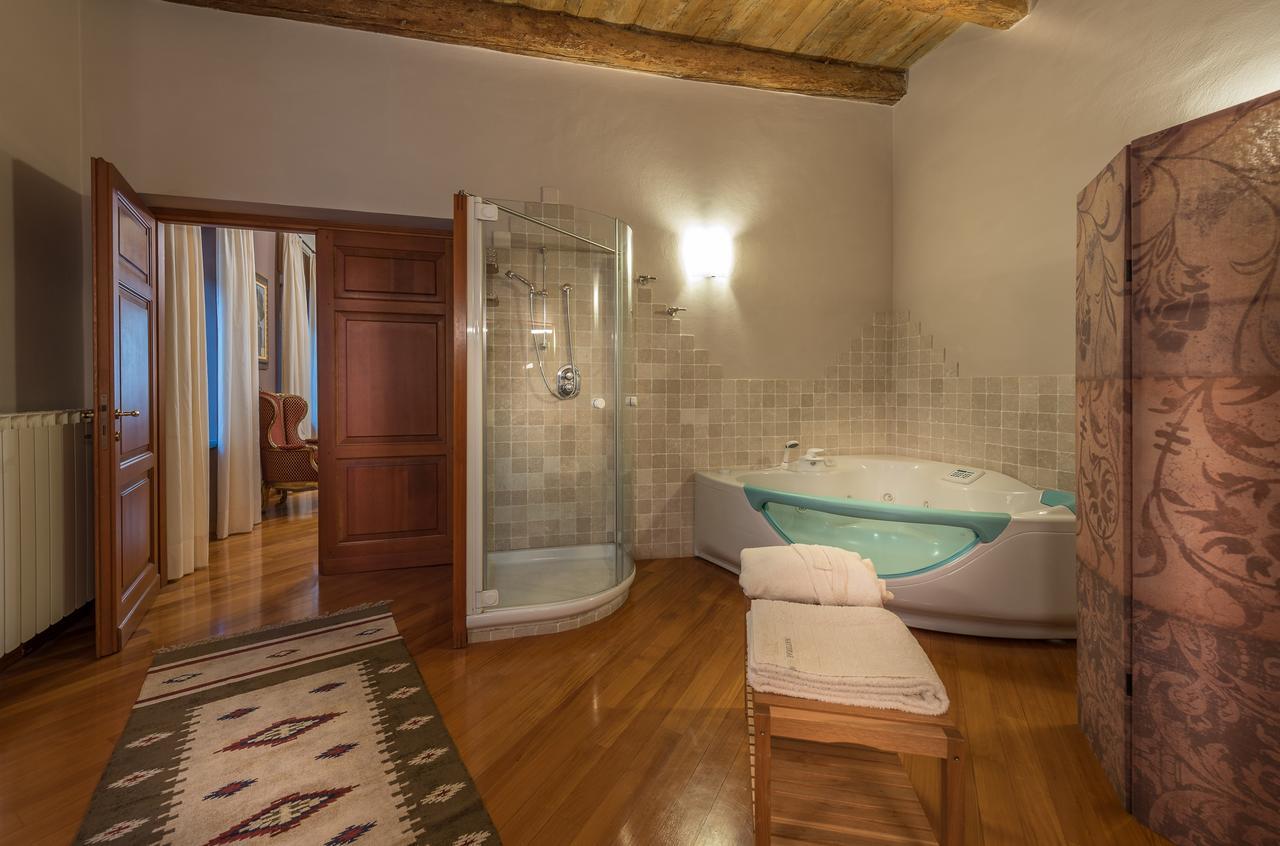 Casa Asso Di Coppe B&B Alba  Buitenkant foto