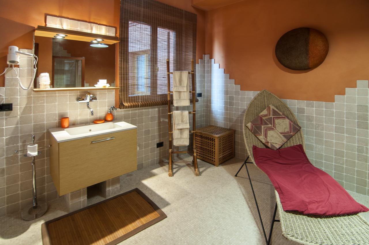 Casa Asso Di Coppe B&B Alba  Buitenkant foto