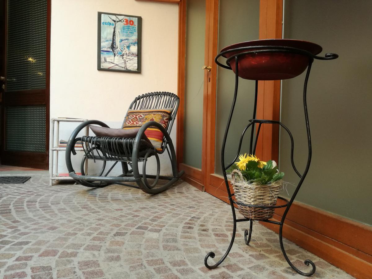 Casa Asso Di Coppe B&B Alba  Buitenkant foto