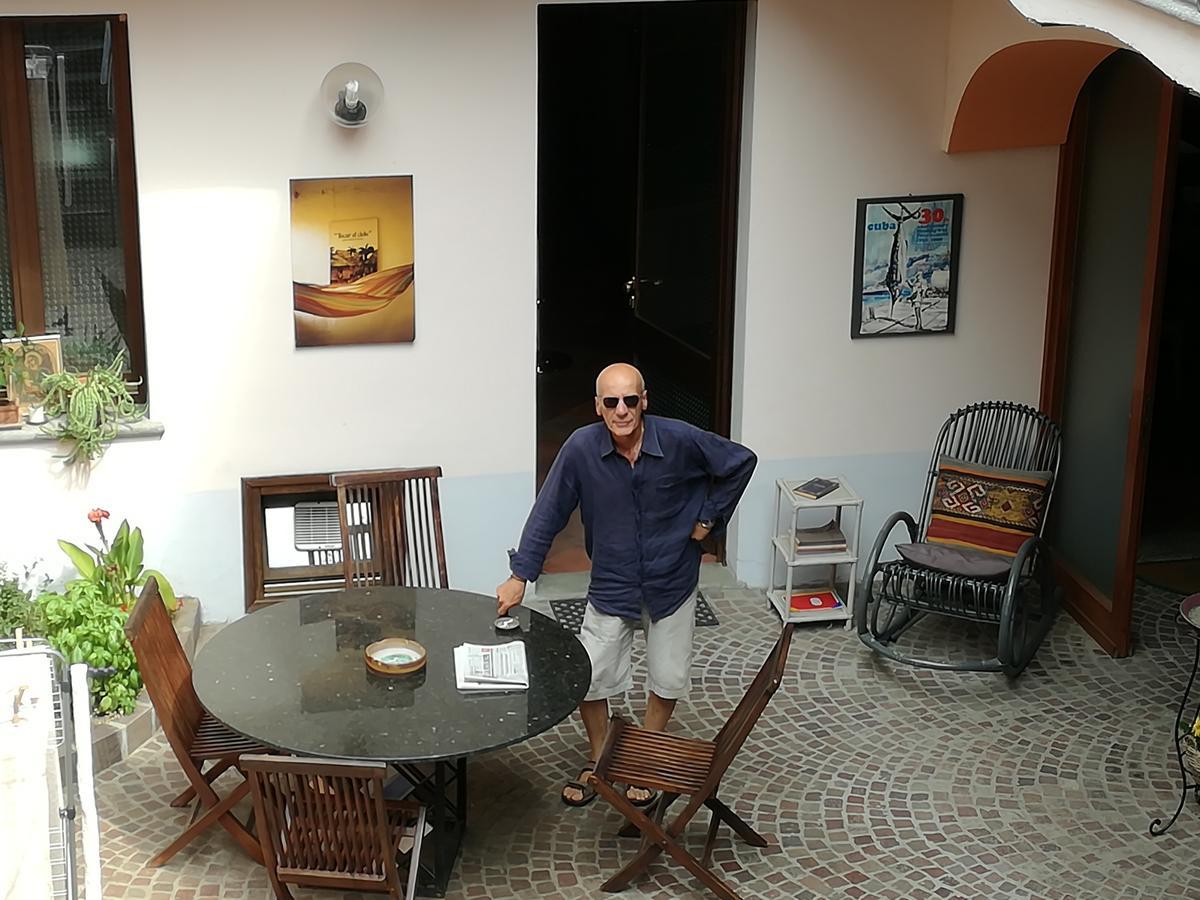 Casa Asso Di Coppe B&B Alba  Buitenkant foto